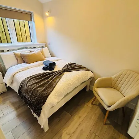 The - A Away From Home, With Private & Secluded Sauna Access Killaloe