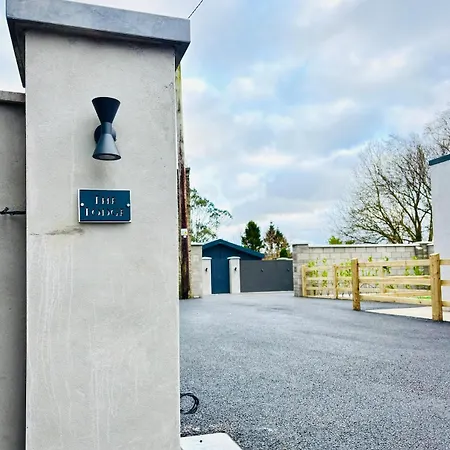 The - A Away From Home, With Private & Secluded Sauna Access *