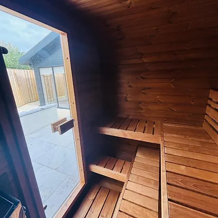 The - A Away From Home, With Private & Secluded Sauna Access Killaloe