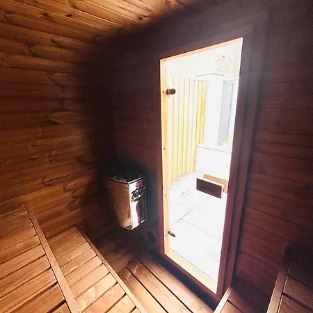 The - A Away From Home, With Private & Secluded Sauna Access Killaloe