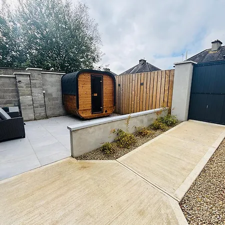 The - A Away From Home, With Private & Secluded Sauna Access Holiday home