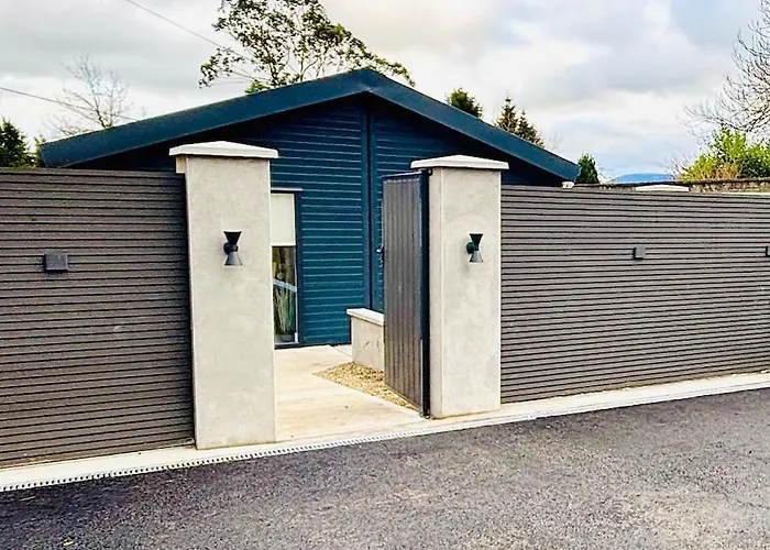 The - A Away From Home, With Private & Secluded Sauna Access