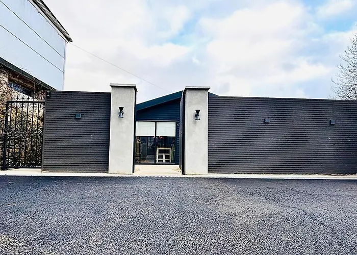 The - A Away From Home, With Private & Secluded Sauna Access