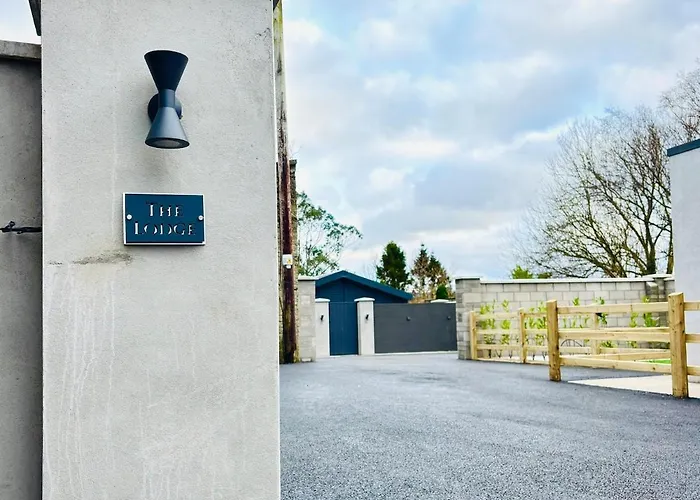 The - A Away From Home, With Private & Secluded Sauna Access *