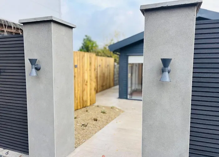 The - A Away From Home, With Private & Secluded Sauna Access בית נופש