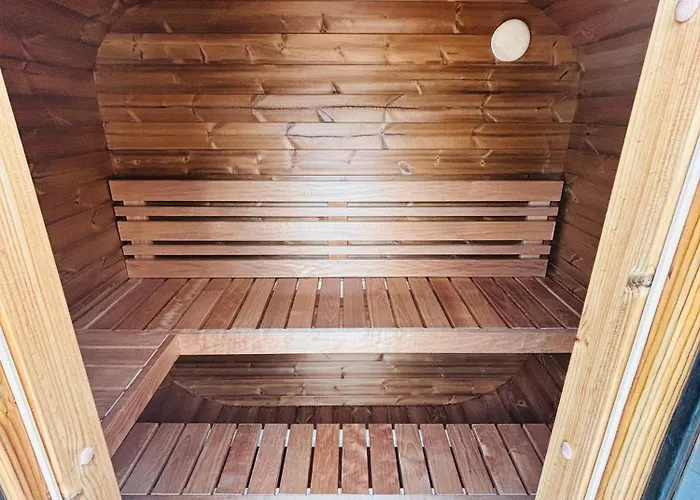 בית נופש The - A Away From Home, With Private & Secluded Sauna Access *